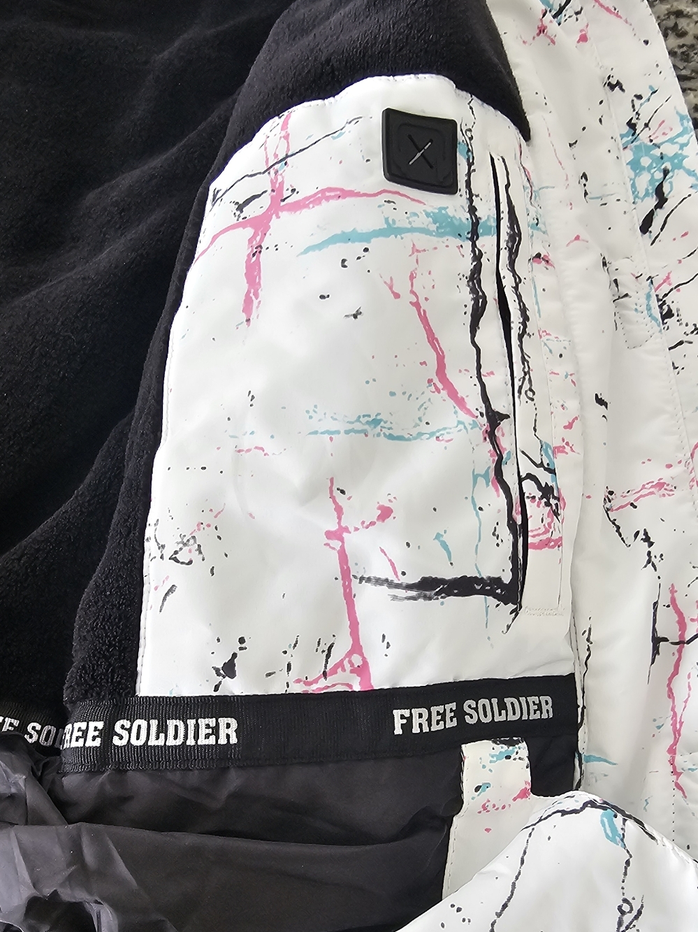Free Soldier Ski Jacket M White Splatter Hooded Snowboard Winter Coat - Picture 6 of 11